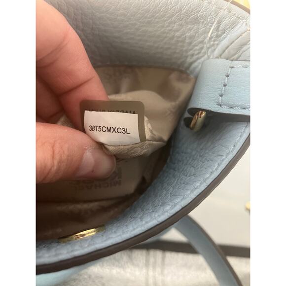 MICHAEL KORS NWT LIGHT BLUE PEBBLED LEATHER CROSSBODY BAG - Picture 11 of 14